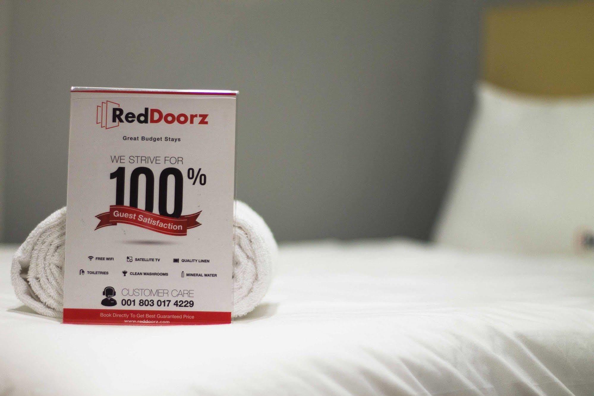 Reddoorz @ Petitenget Street Семиняк Екстериор снимка